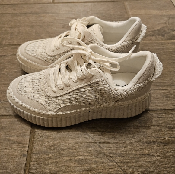 Sneakers - Picture 2 of 5